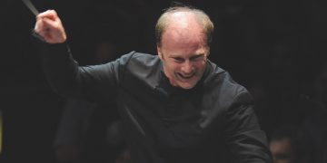 Orchestra e Coro del Regio in gran spolvero per un programma inconsueto e raffinato