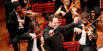 John Axelrod e la Philharmonia Orchestra inaugurano a Torino l’edizione 2022 del Festival MiTo