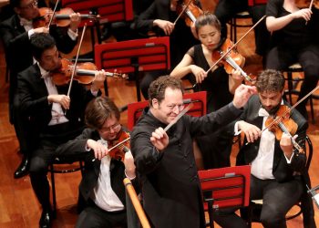John Axelrod e la Philharmonia Orchestra inaugurano a Torino l’edizione 2022 del Festival MiTo