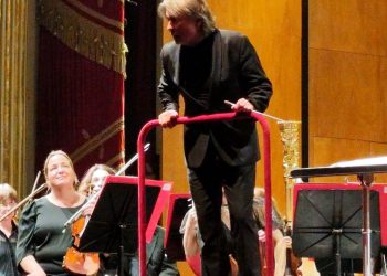 Esa-Pekka Salonen alla direzione della Philharmonia Orchestra