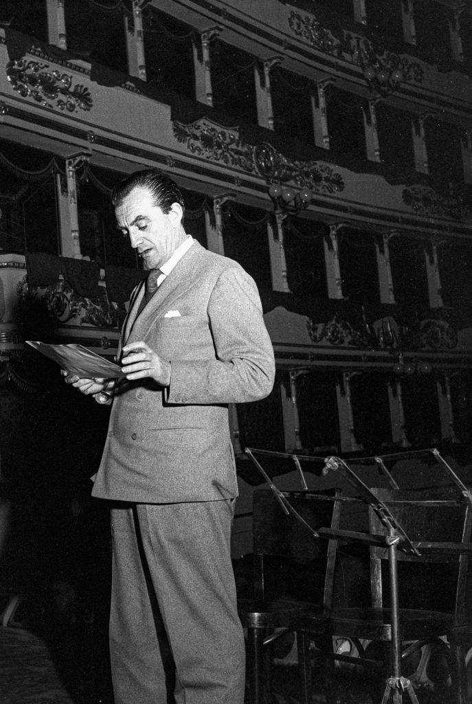 Luchino Visconti in una mostra al Teatro alla Scala
